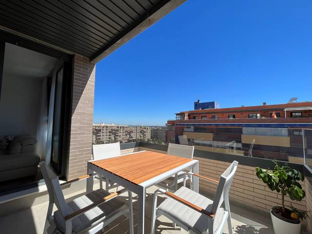 Piso en Alquiler en Calle Orson Welles en El Tejar - Hacienda Bizcochero