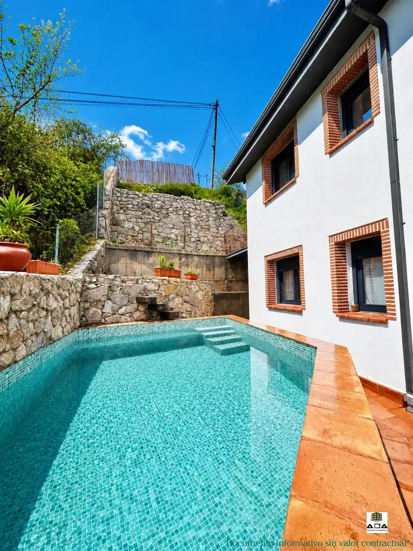 Piscina de Casa o xalet en venda en Poyales del Hoyo amb Calefacció, Jardí privat i Terrassa