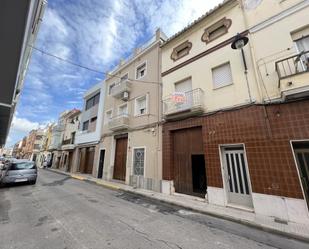 Vista exterior de Casa o xalet en venda en Alzira amb Aire condicionat, Terrassa i Balcó