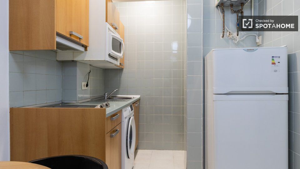 Kitchen of Flat to rent in  Madrid Capital  with Air Conditioner, Heating and Furnished