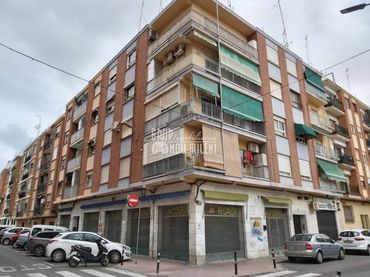 Local comercial en venda a Calle Maestra Inés Mir