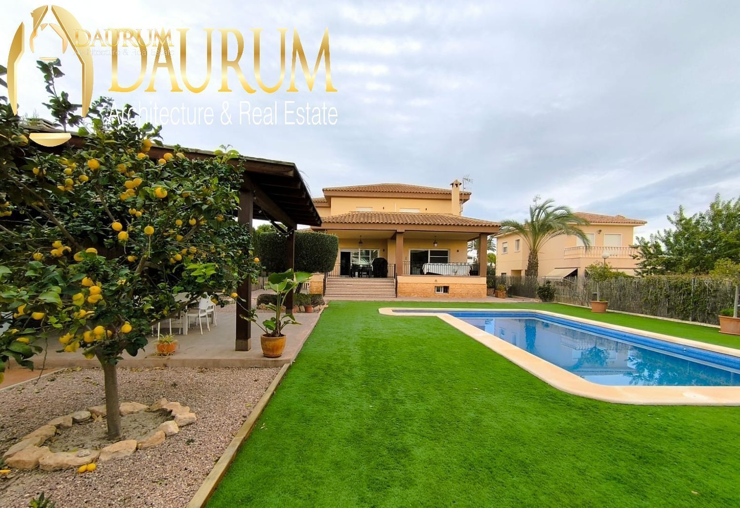 Garden of House or chalet for sale in Elche / Elx  with Air Conditioner, Terrace and Storage room