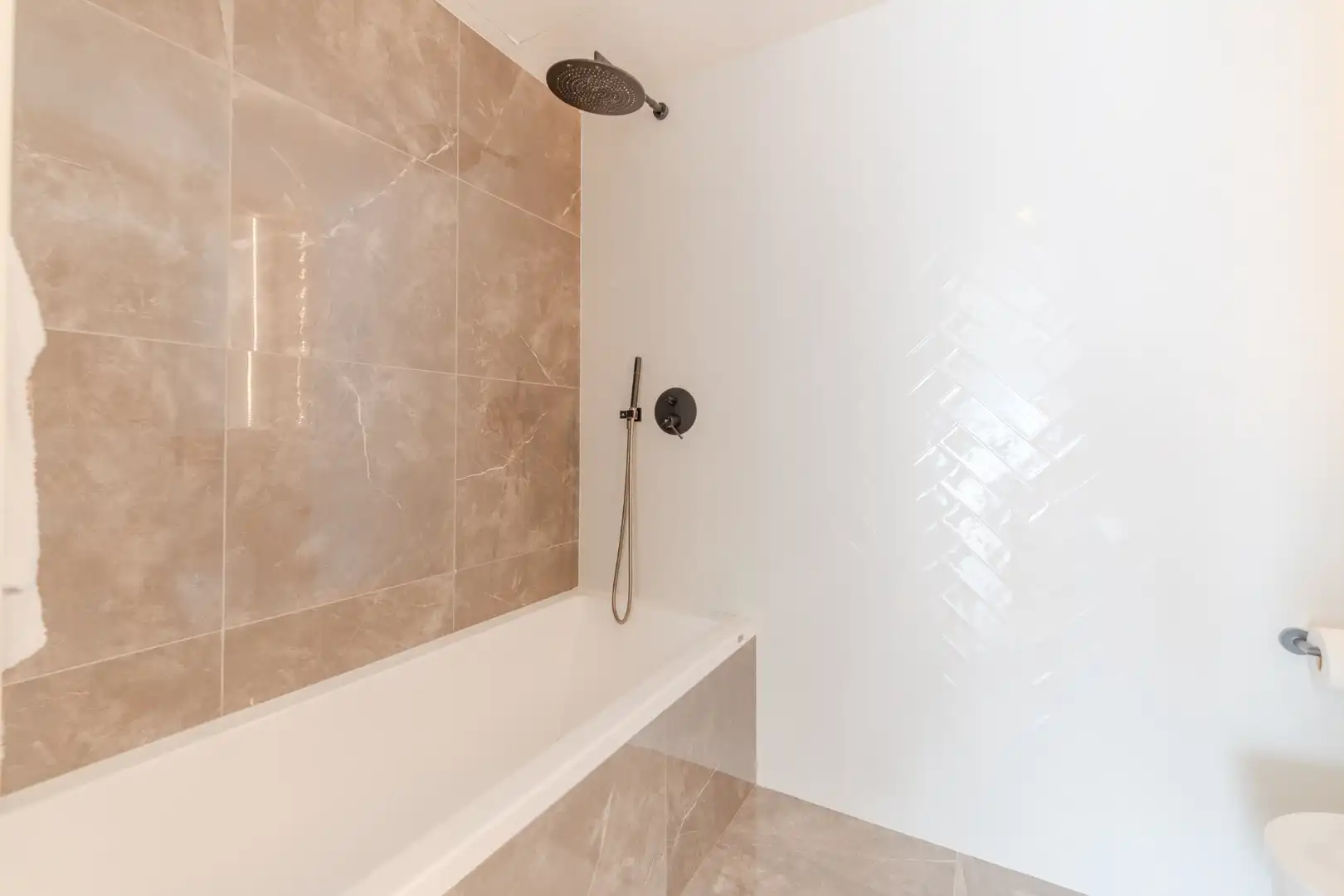 Bathroom of Flat for sale in Girona  with Air Conditioner, Heating and Parquet flooring