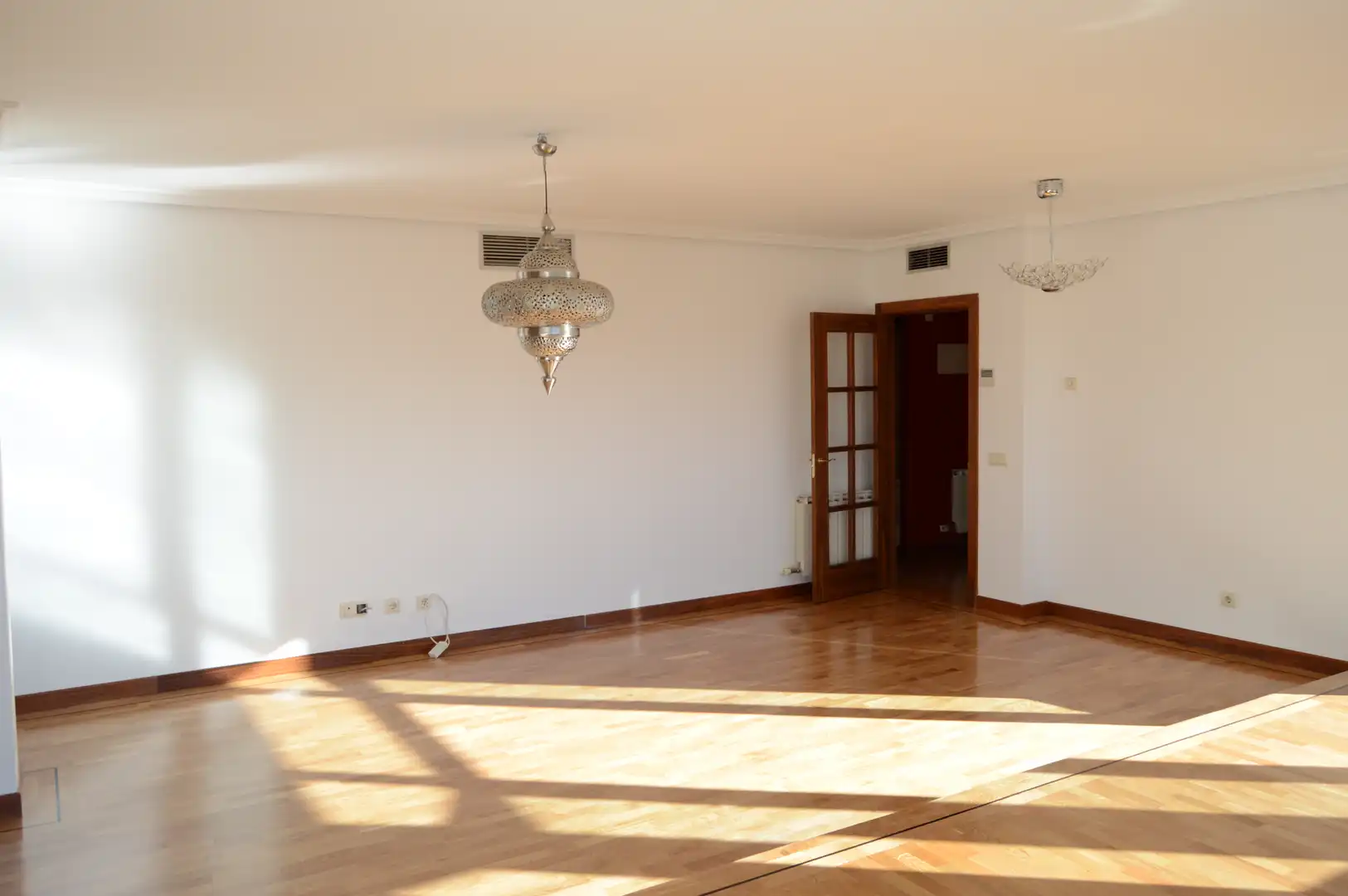 Living room of Attic for rent in Madrid  with Air Conditioner, Heating and Parquet flooring