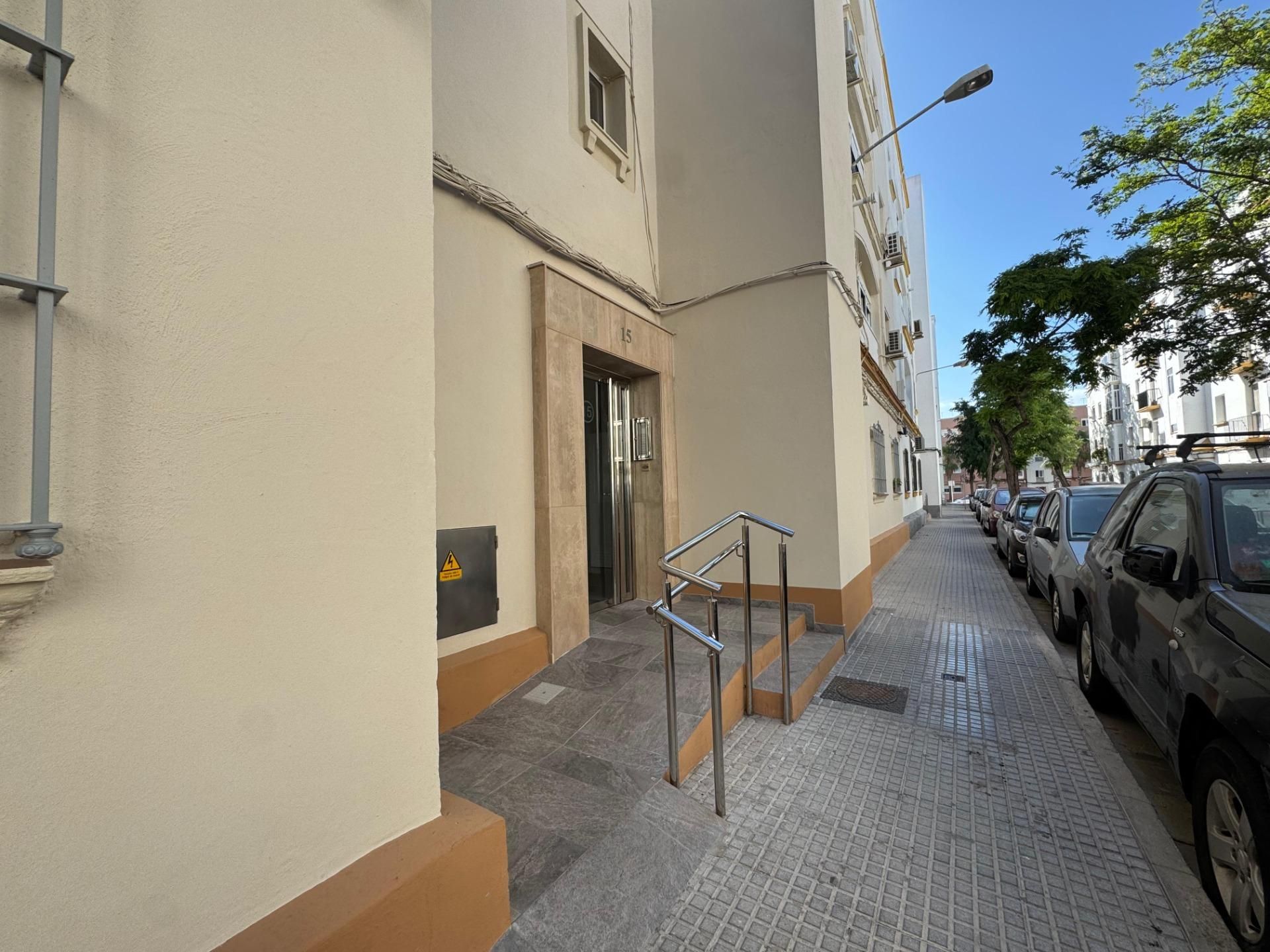 Exterior view of Apartment for sale in  Cádiz Capital  with Parquet flooring