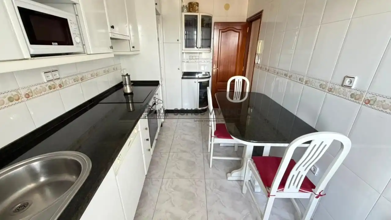 Kitchen of Flat for rent in Ourense Capital   with Heating and Furnished
