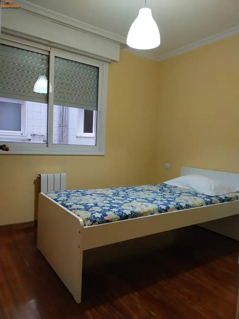 Habitación de Piso de alquiler en Vigo  con Calefacción y Amueblado