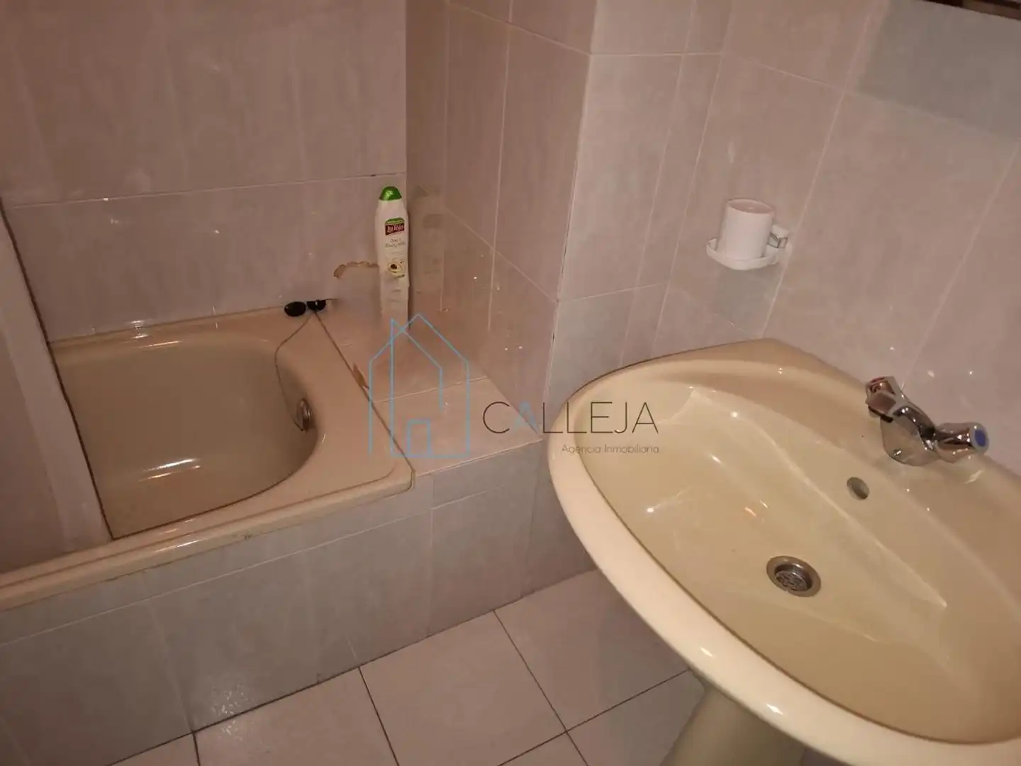 Baño de Piso en venta en Ourense Capital  con Calefacción, Trastero y Amueblado