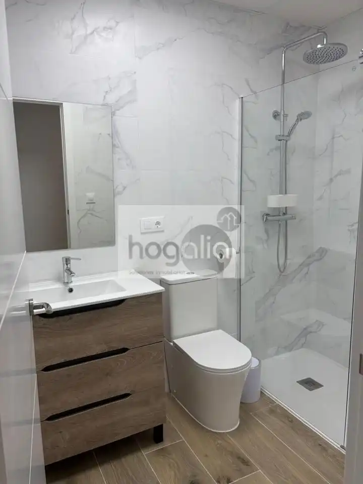 Ground floor for rent in Triana Casco Antiguo