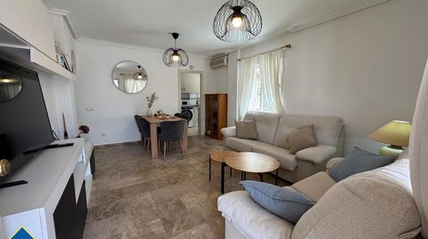 Bungalow con piscina comunitaria, en la provincia de Alicante, en la localidad de Torrevieja, en el barrio de El Chaparral. 3 habi