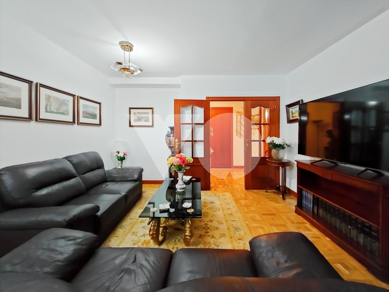 Sala d'estar de Pis en venda en  Madrid Capital amb Calefacció, Parquet i Terrassa