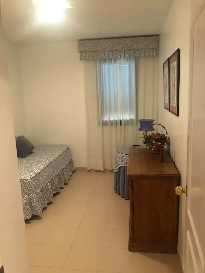 Dormitori de Casa adosada de lloguer en Rota amb Aire condicionat, Jardí privat i Piscina