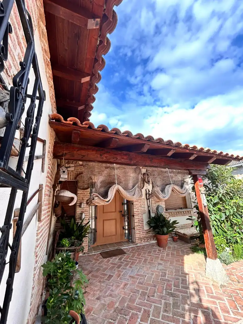 Vista exterior de Casa o xalet en venda en Santa Cruz del Retamar amb Aire condicionat, Calefacció i Jardí privat