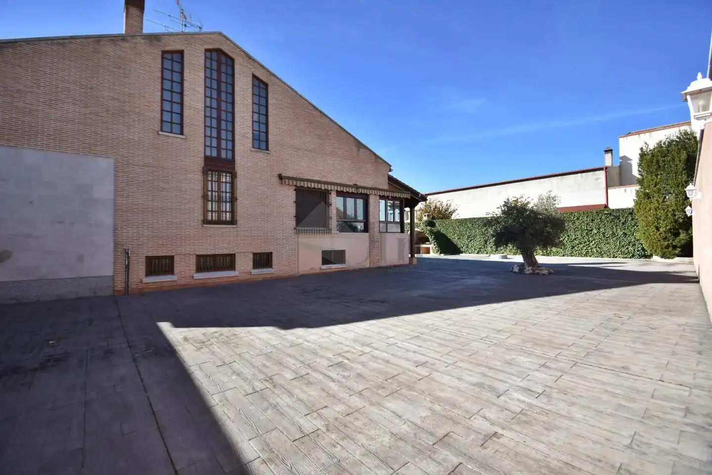 Vista exterior de Casa o xalet en venda en Íscar amb Calefacció, Parquet i Piscina