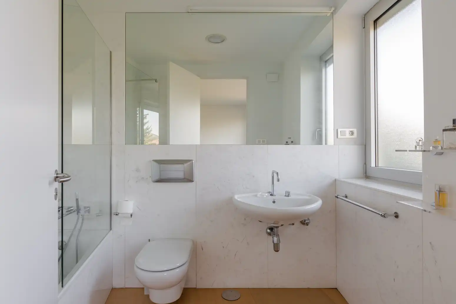Badezimmer von Haus oder Chalet zur Miete in Valle de Egüés / Eguesibar mit Klimaanlage, Heizung und Privatgarten