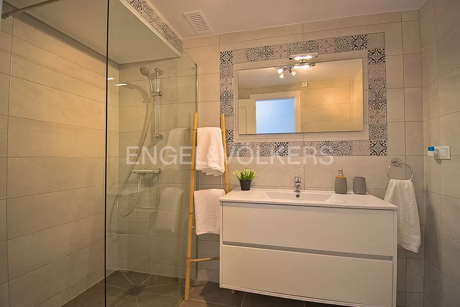 Bathroom of Flat for rent in Dénia  with Heating