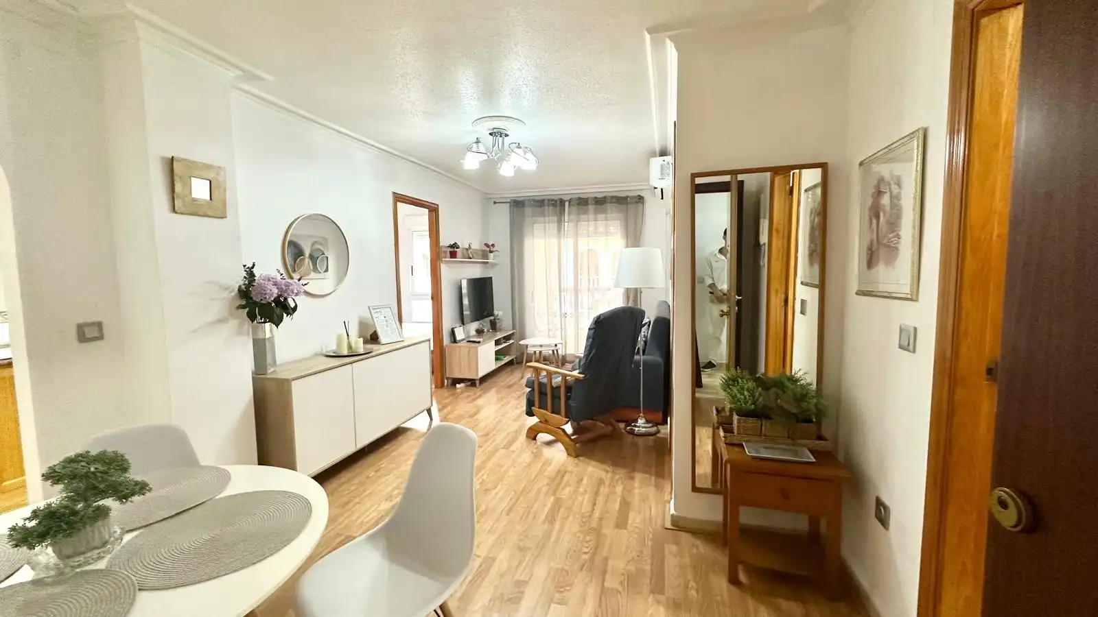Living room of Flat for rent in Torrevieja  with Heating, Furnished and Washing machine
