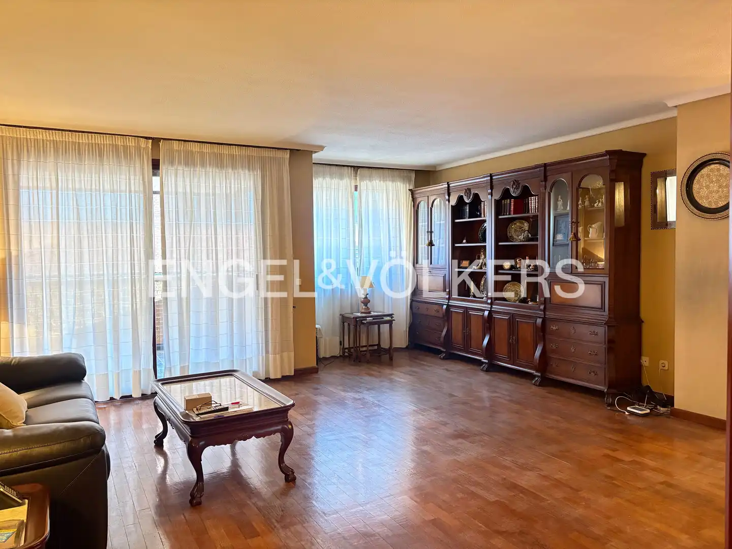 Living room of Flat for sale in Madrid  with Heating, Parquet flooring and Storage room