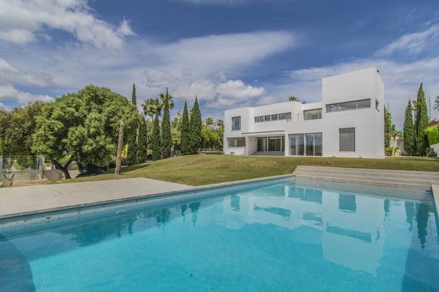 Casa-chalet en Venta en Avenida los Cortijos en Sotogrande Alto