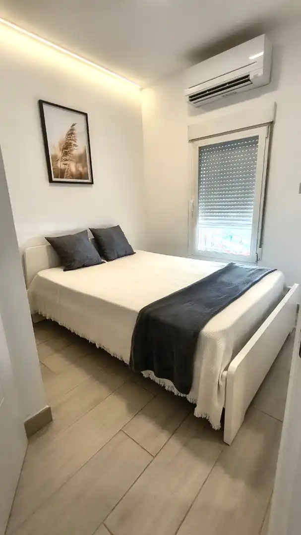 Schlafzimmer von Wohnung zur Miete in Madrid mit Klimaanlage, Heizung und Möbliert