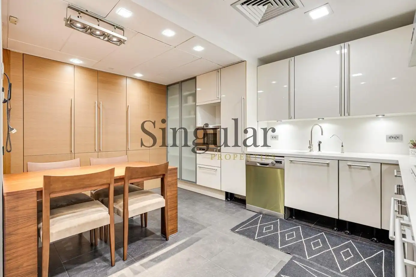 Cocina de Piso en venta en Barcelona con Aire acondicionado, Calefacción y Terraza