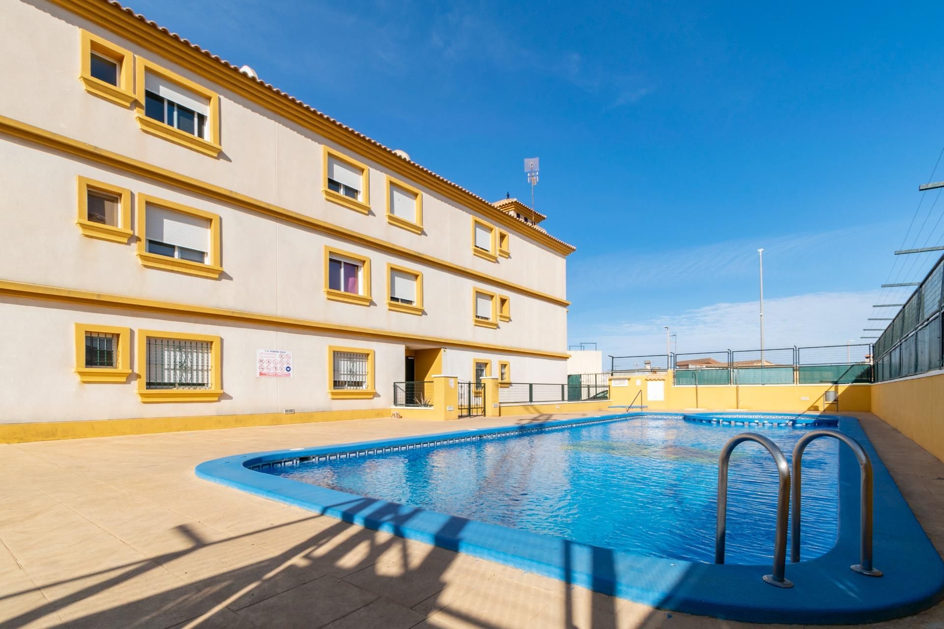Vista exterior de Àtic en venda en La Unión amb Terrassa, Balcó i Piscina comunitària