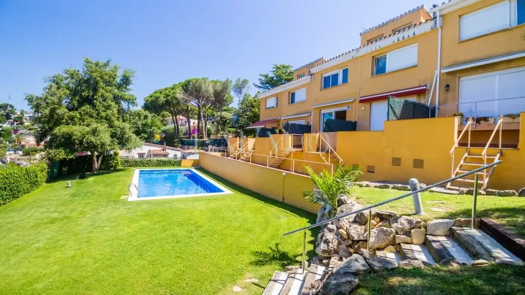 Jardín de Casa adosada en venta en Castell d'Aro, Platja d'Aro i s'Agaró con Amueblado