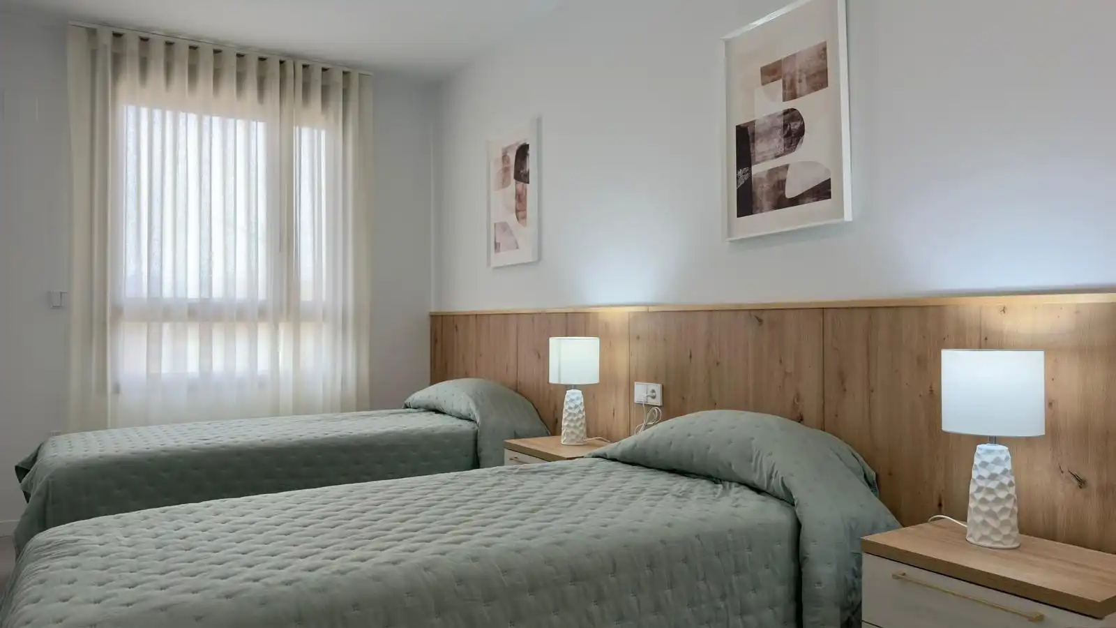 Dormitori de Apartament de lloguer en Finestrat amb Aire condicionat, Jardí privat i Terrassa