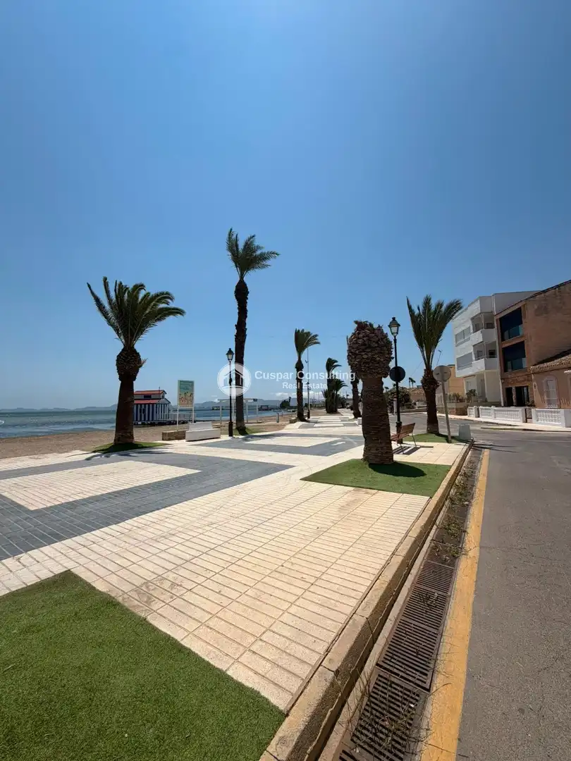 Vista exterior de Casa adosada en venda en Los Alcázares amb Terrassa i Traster