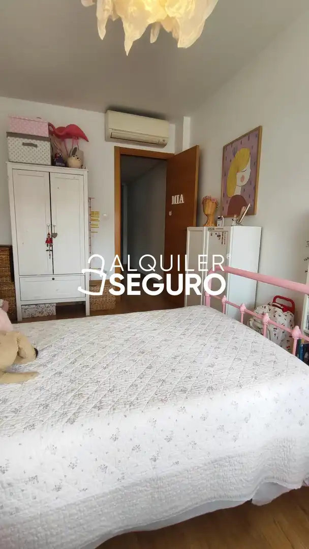 Bedroom of Flat for rent in Valencia  with Air Conditioner, Heating and Terrace