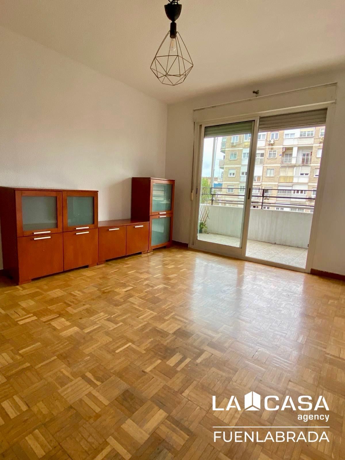 Sala d'estar de Pis en venda en  Madrid Capital amb Calefacció, Terrassa i Traster