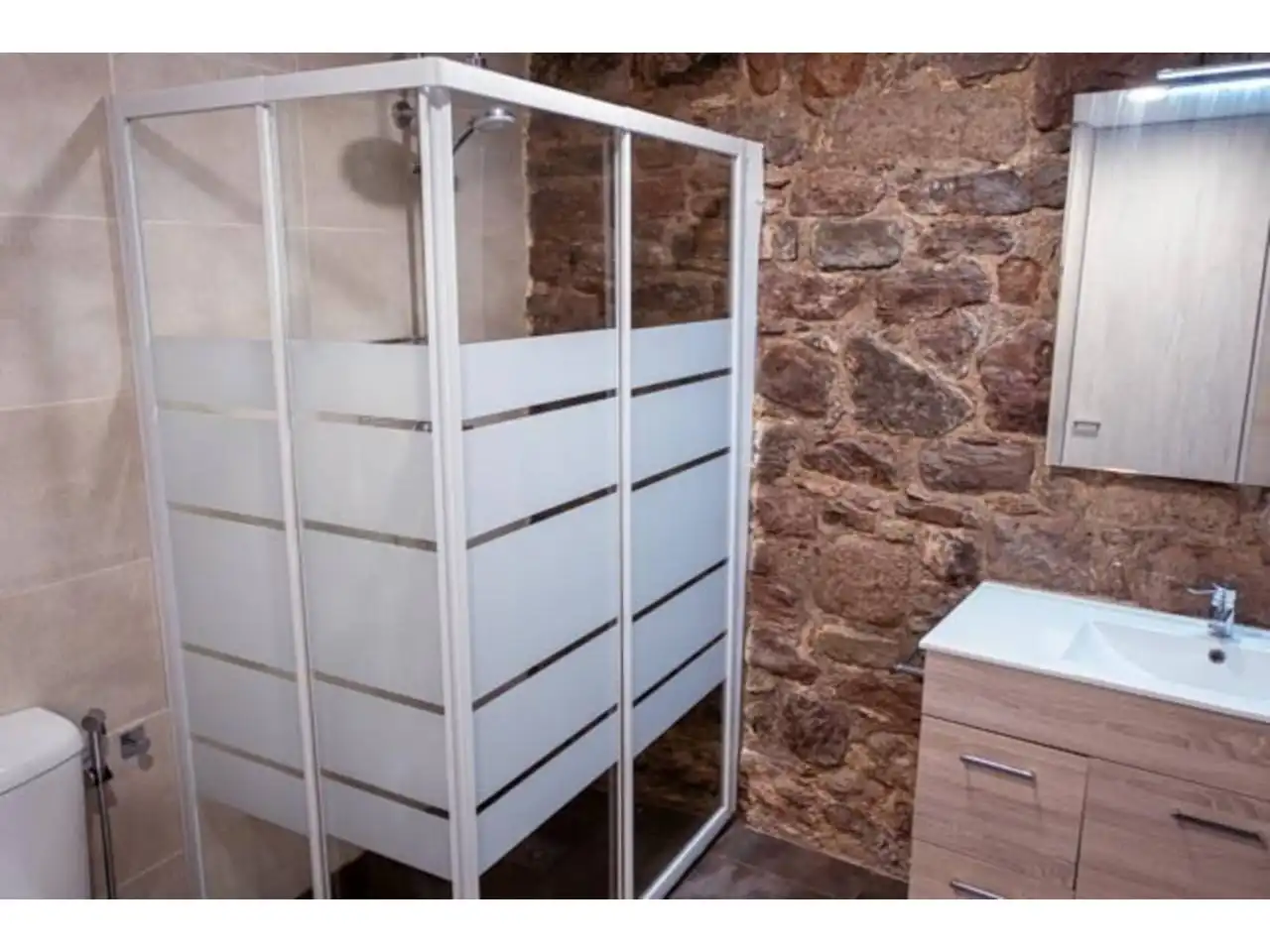 Badezimmer von Wohnung zum Verkauf in Cardona mit Heizung, Parkett und Balkon
