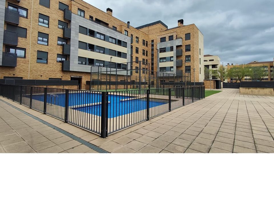 Swimming pool of Apartment for sale in  Logroño  with Air Conditioner, Heating and Private garden