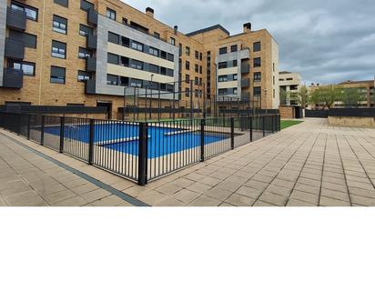 Piscina de Apartament en venda en  Logroño amb Aire condicionat, Calefacció i Jardí privat