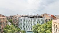 Vista exterior de Àtic en venda en  Barcelona Capital amb Calefacció, Terrassa i Balcó