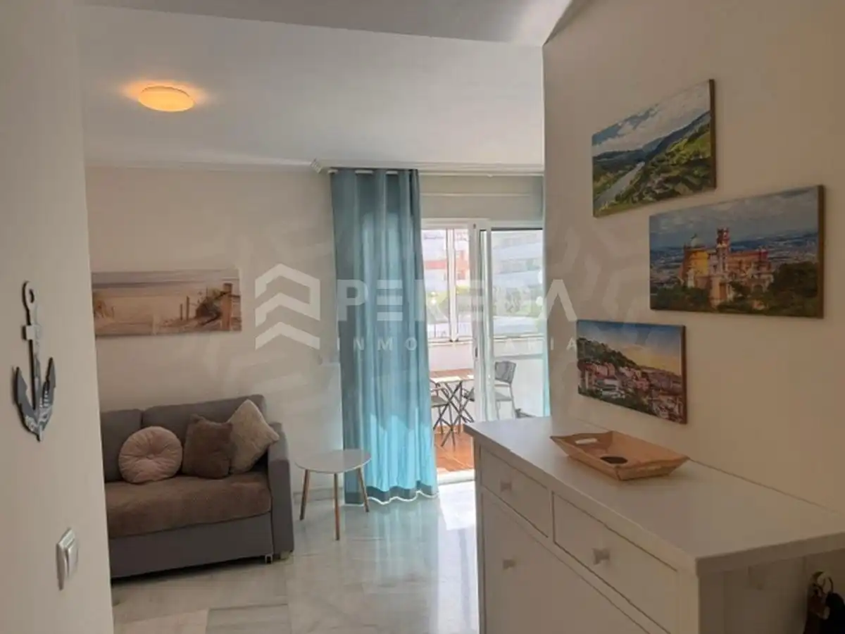Sala d'estar de Apartament en venda en Roquetas de Mar amb Aire condicionat, Jardí privat i Terrassa