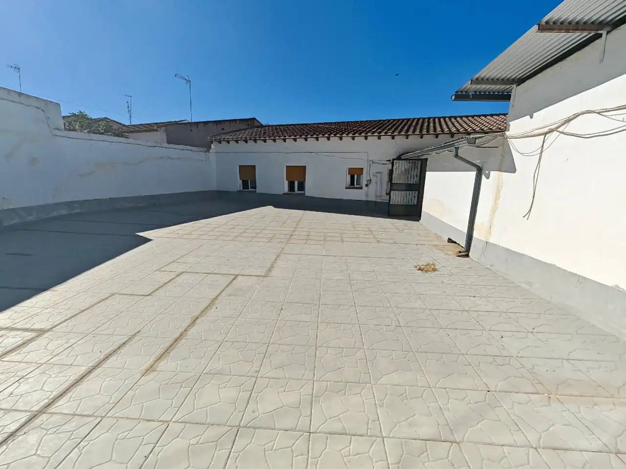 Vista exterior de Casa o xalet en venda en Villanueva Mesía amb Terrassa