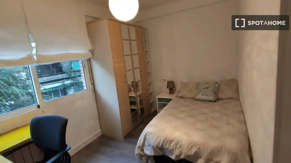 Habitació a Rosaleda - Juventud