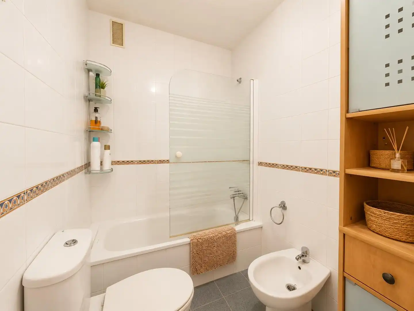 Baño de Ático en venta en Chipiona con Aire acondicionado, Calefacción y Jardín privado