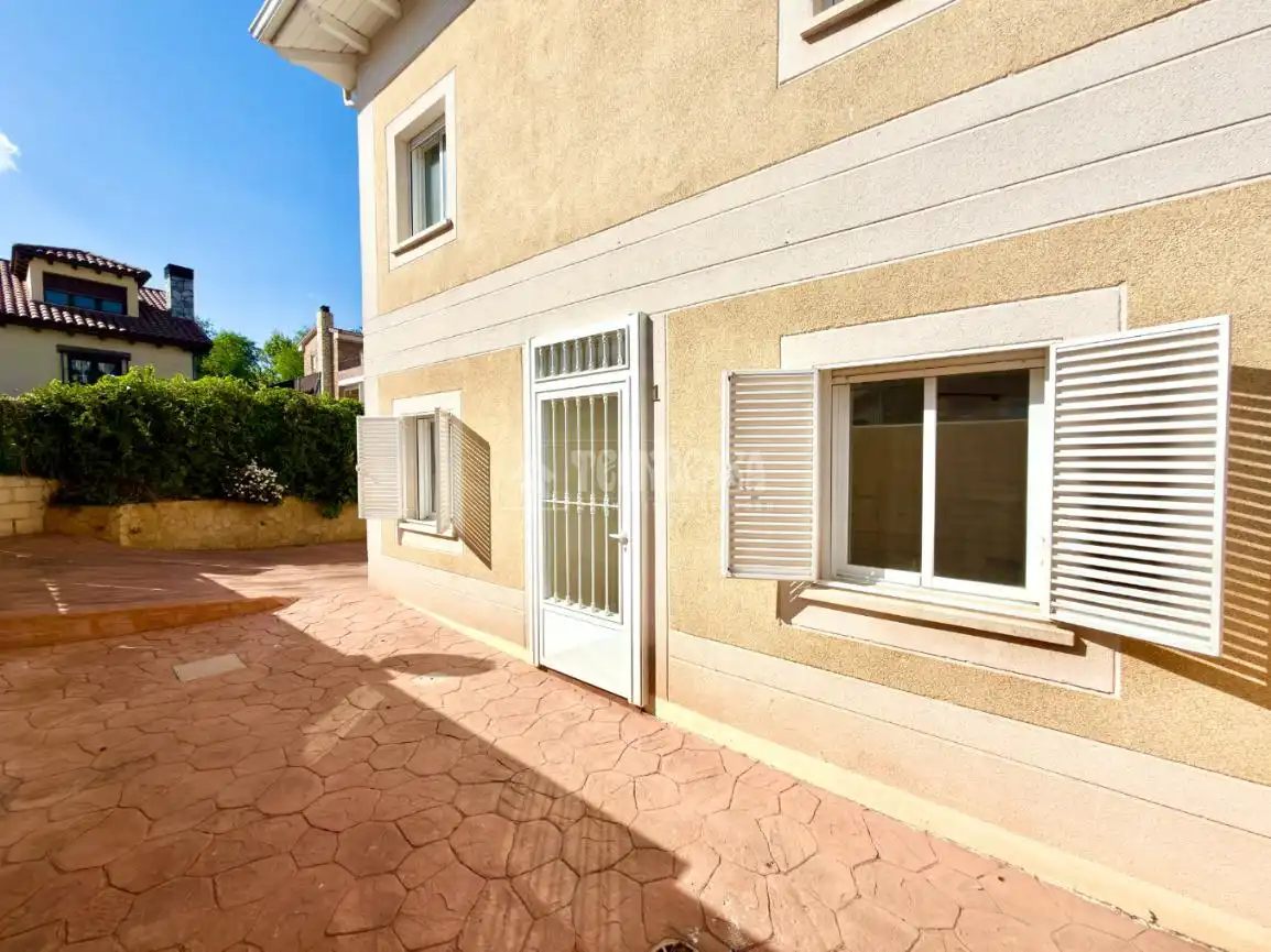 Vista exterior de Casa adosada en venta en Cabanillas del Campo con Calefacción
