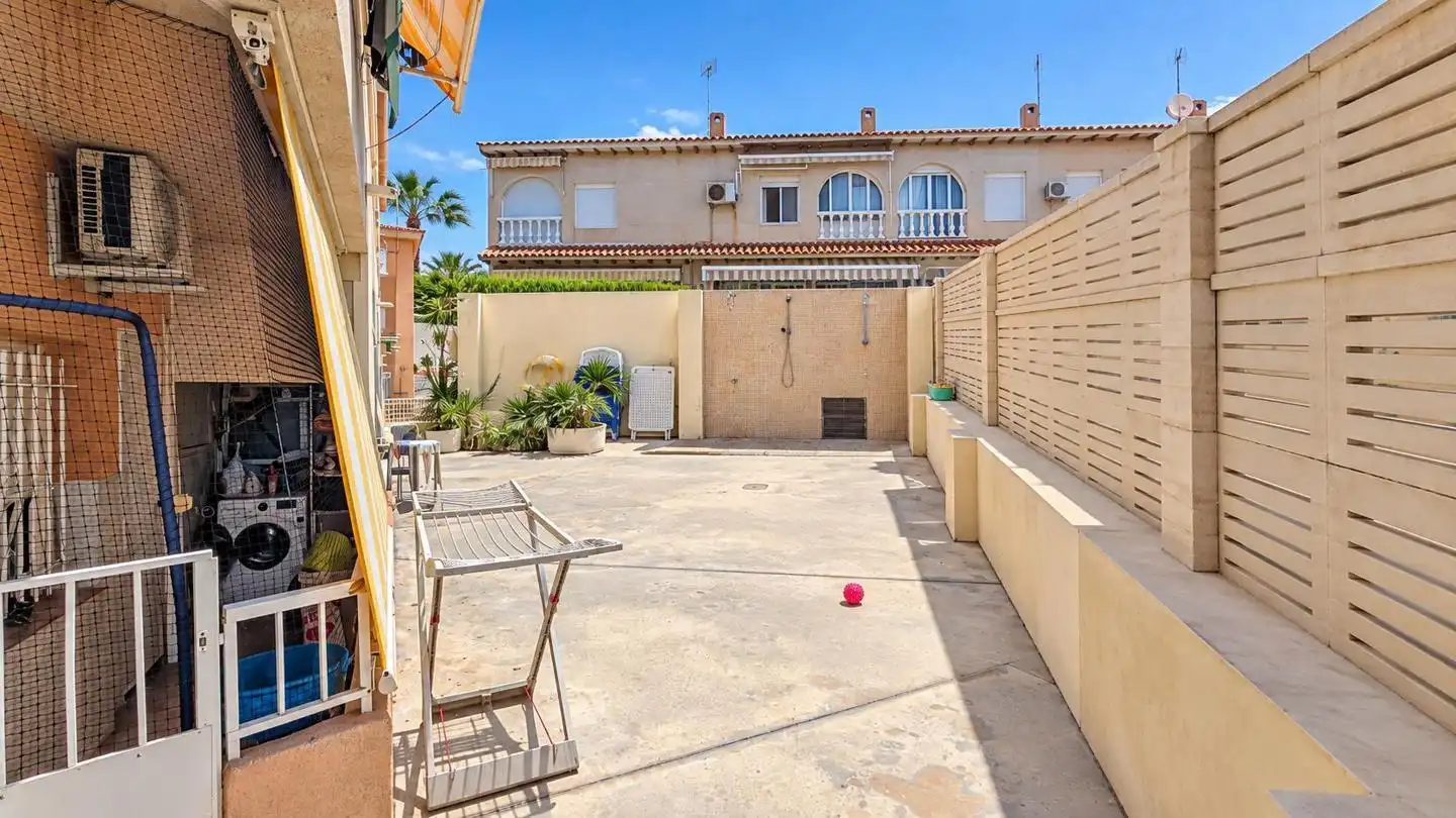 Vista exterior de Pis en venda en Santa Pola ciudad