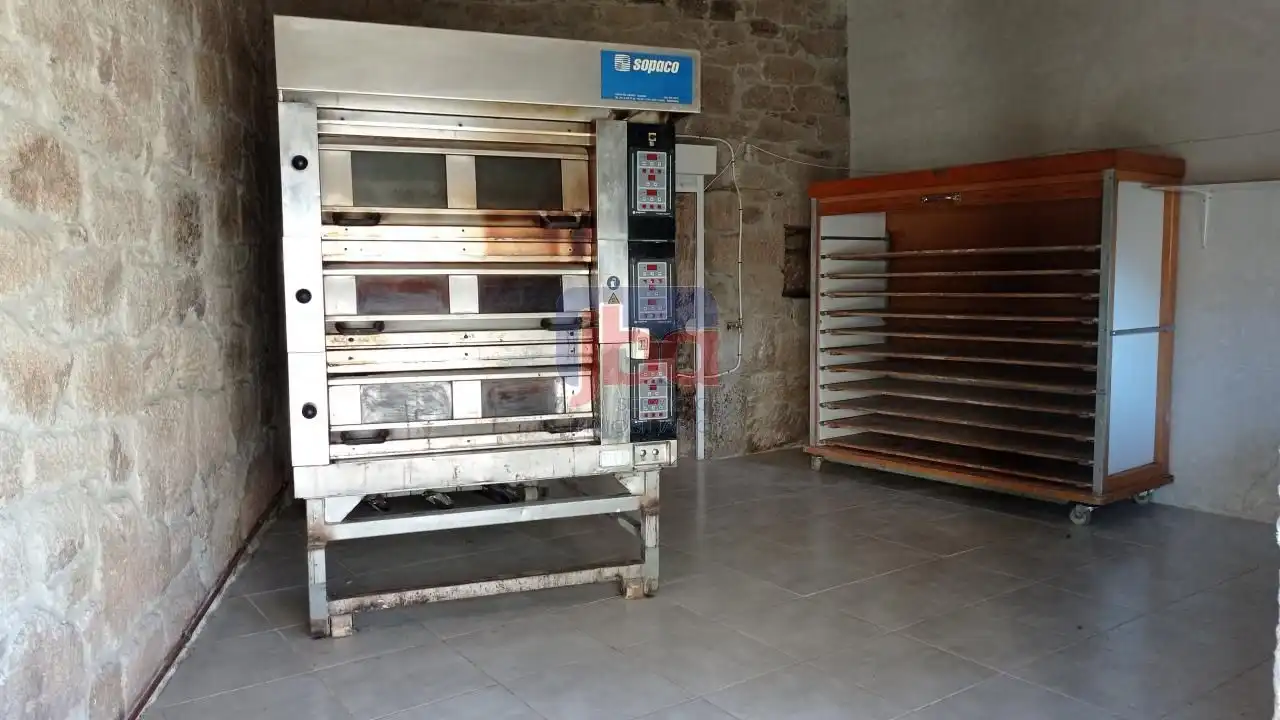 Locale commerciale in affitto a Coles, imagen 4