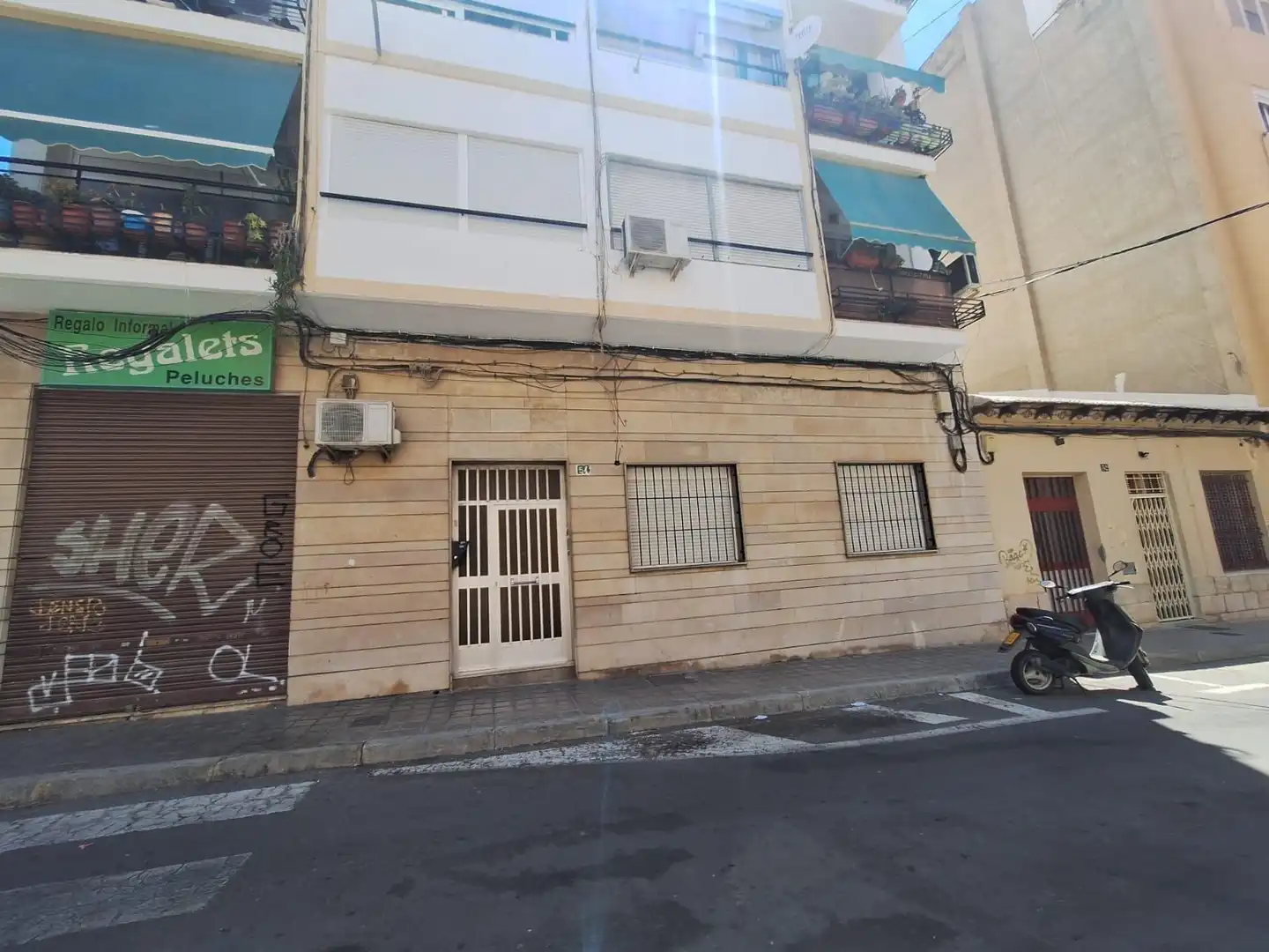 Außenansicht von Erdgeschoss zum Verkauf in Alicante / Alacant mit Klimaanlage