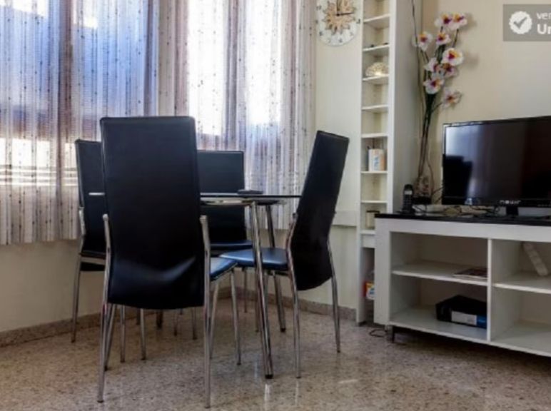 Comedor de Piso de alquiler en  Valencia Capital con Aire acondicionado, Amueblado y Horno