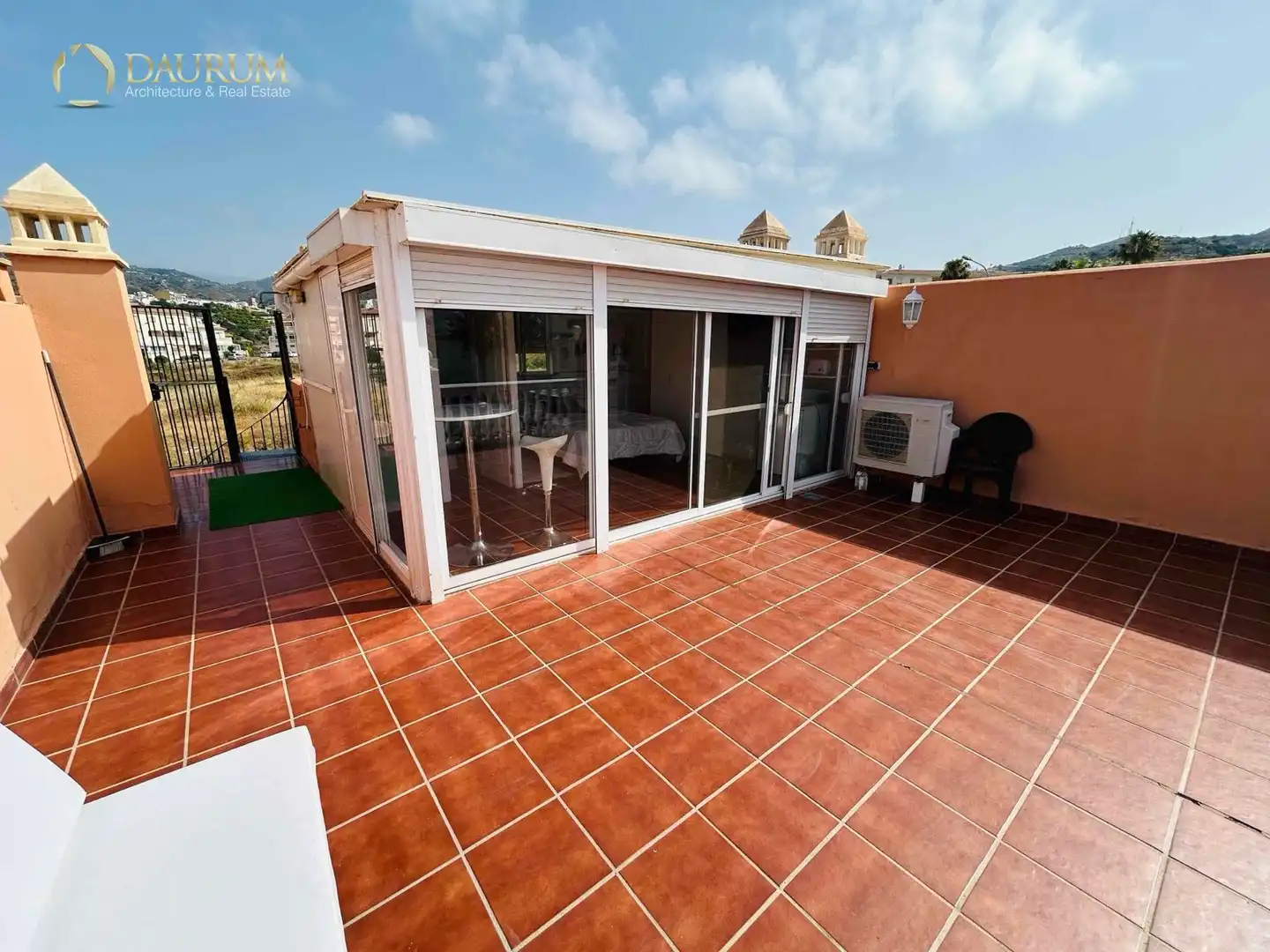 Terrasse von Einfamilien-Reihenhaus zum Verkauf in Torrox mit Klimaanlage, Heizung und Privatgarten