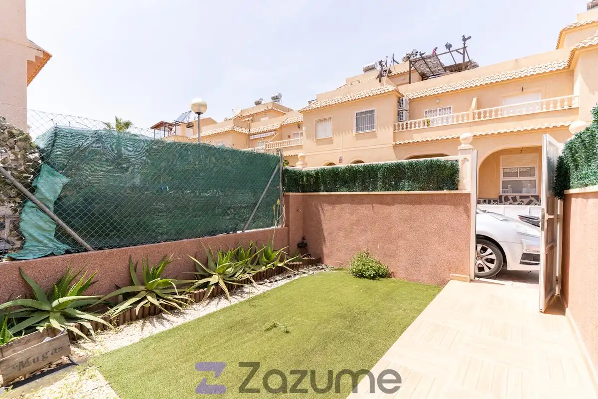 Jardí de Casa adosada de lloguer en Santa Pola amb Aire condicionat, Calefacció i Jardí privat