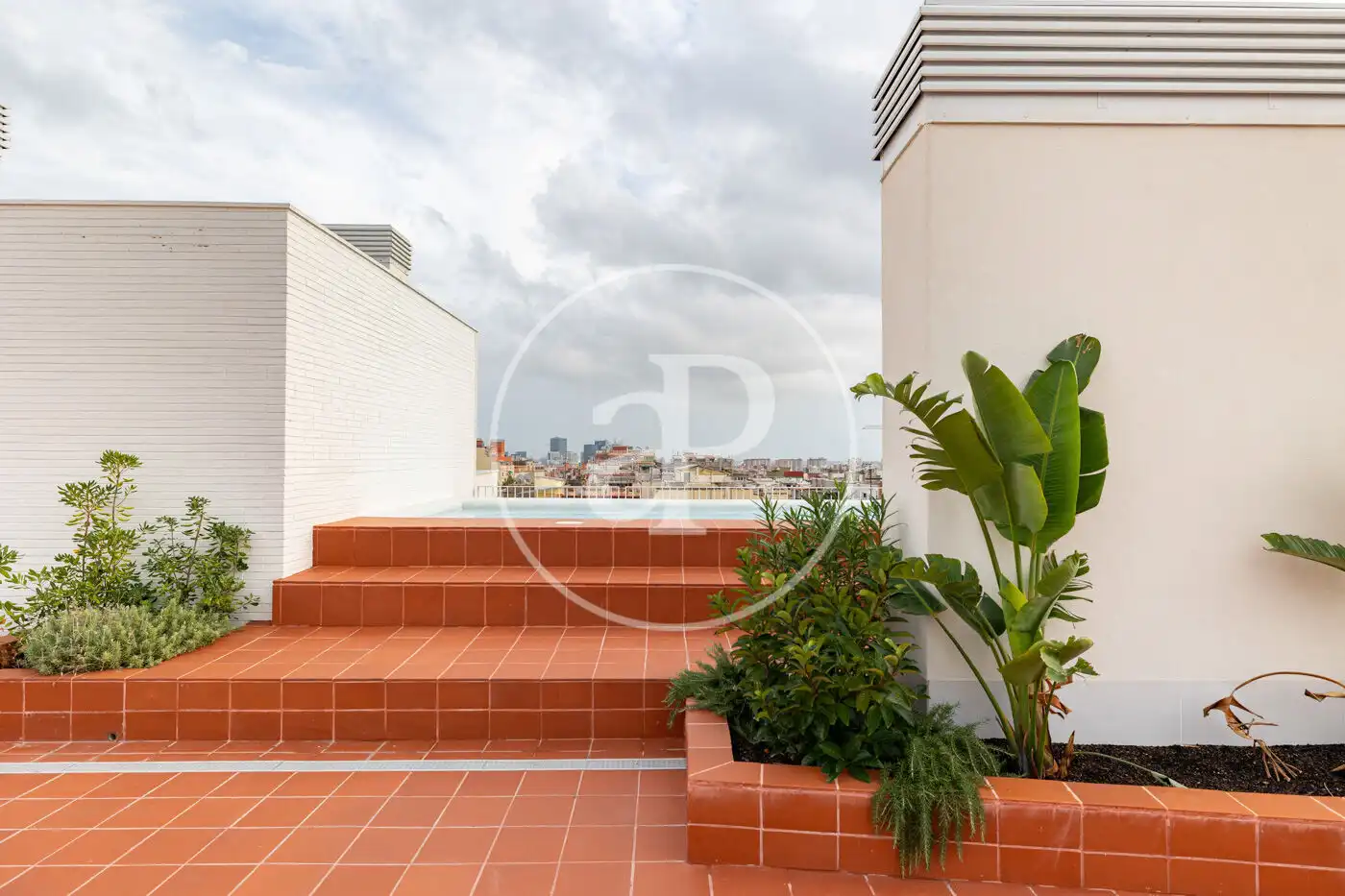 Dúplex de obra nueva con piscina en venta en Collblanc - La Torrassa