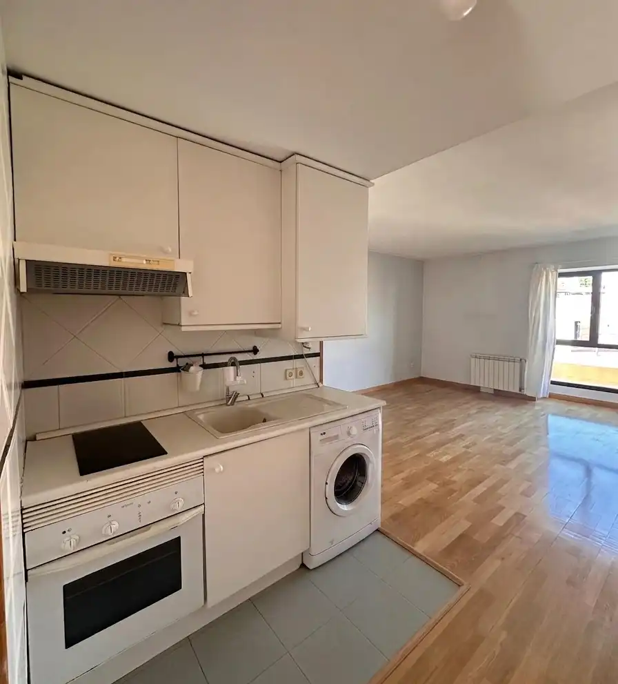Cuina de Pis de lloguer en Madrid amb Aire condicionat, Calefacció i Terrassa