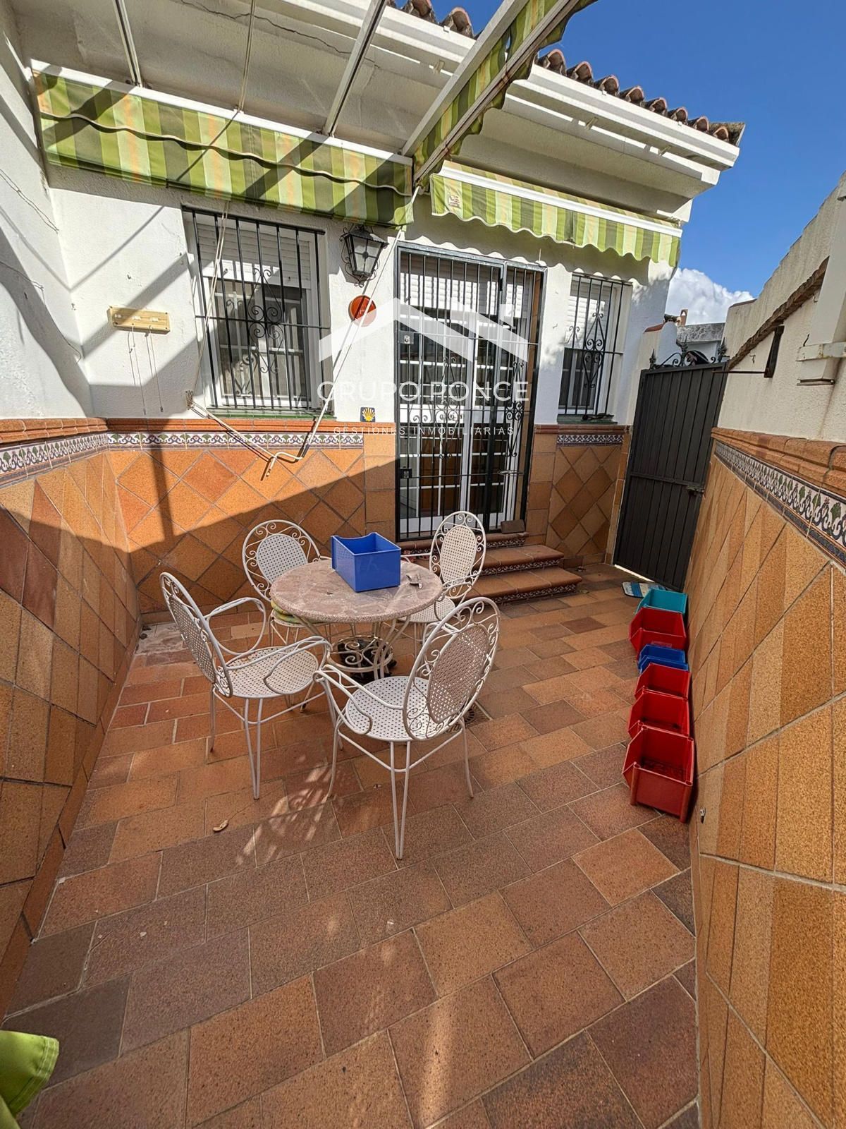 Terrasse von Einfamilien-Reihenhaus zum Verkauf in Jerez de la Frontera mit Klimaanlage