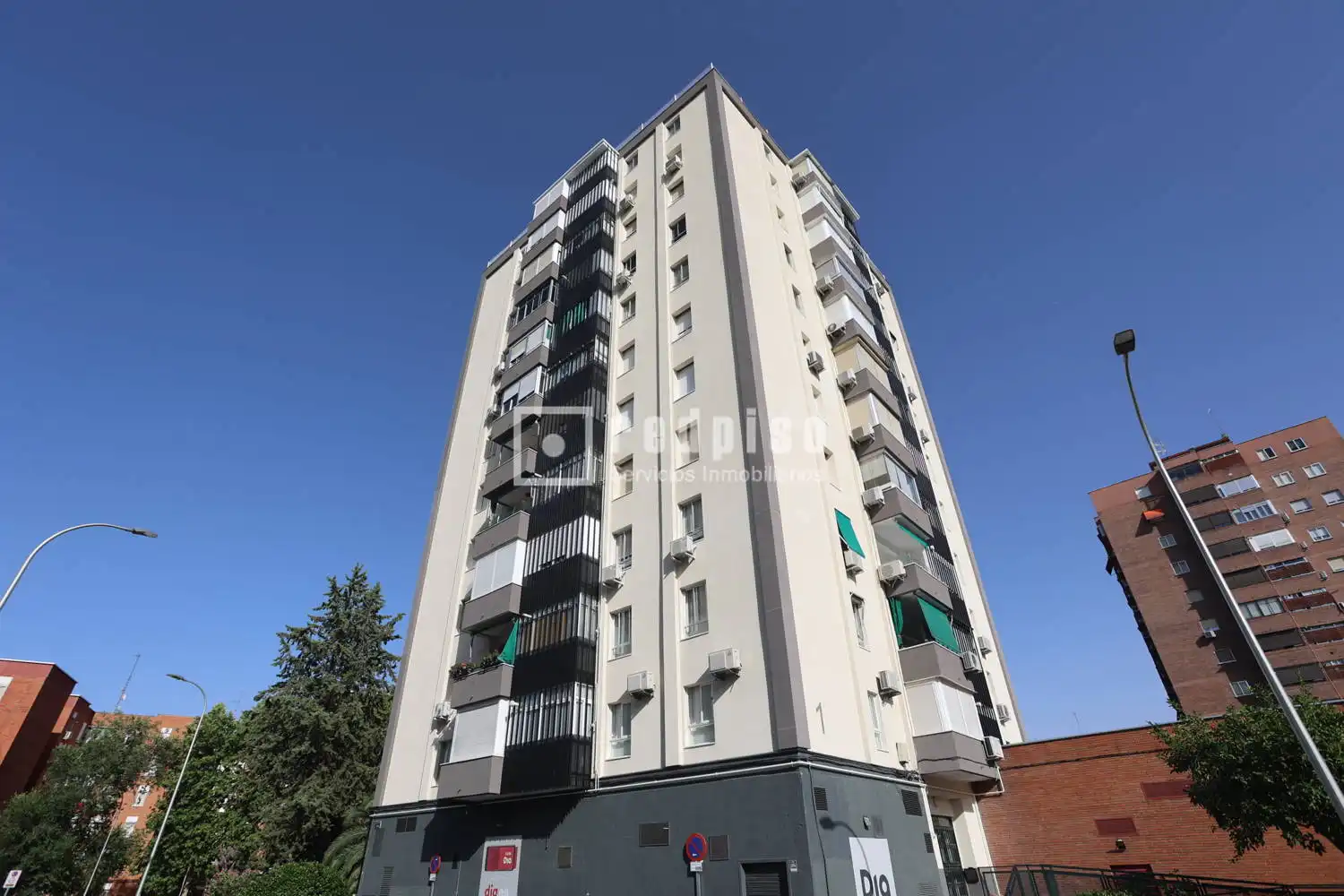 Vista exterior de Piso en venta en Madrid con Calefacción, Parquet y Terraza